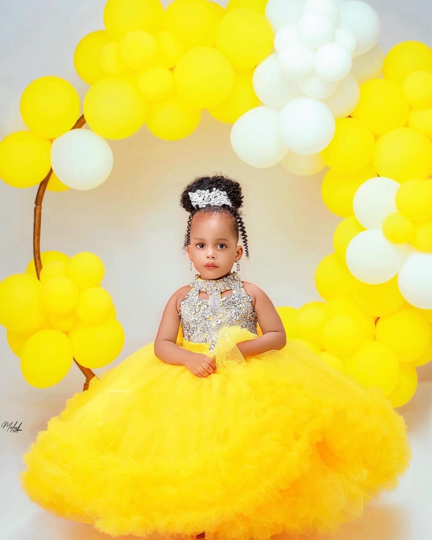 ゴージャスなイエローのフラワーガールドレス ノースリーブ チ - Baby Clothing Yellow のレビューと価格