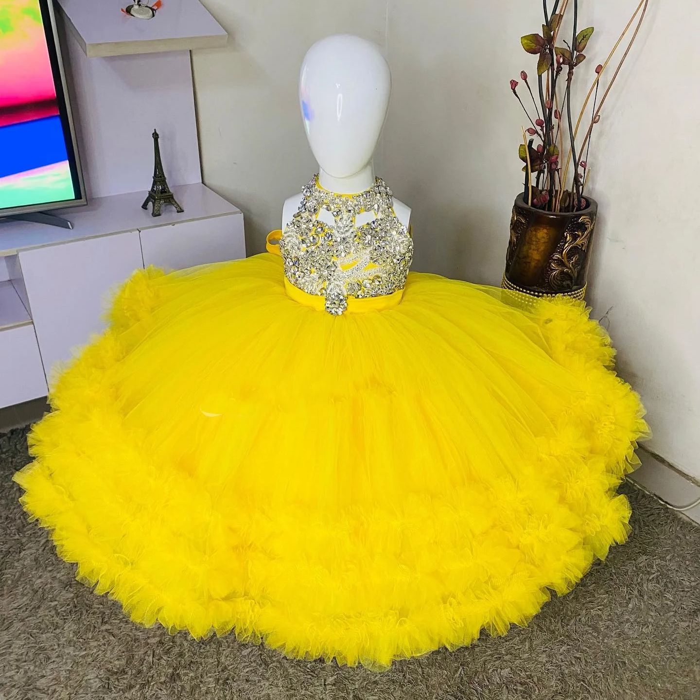 ゴージャスなイエローのフラワーガールドレス ノースリーブ チ - Baby Clothing Yellow のレビューと価格