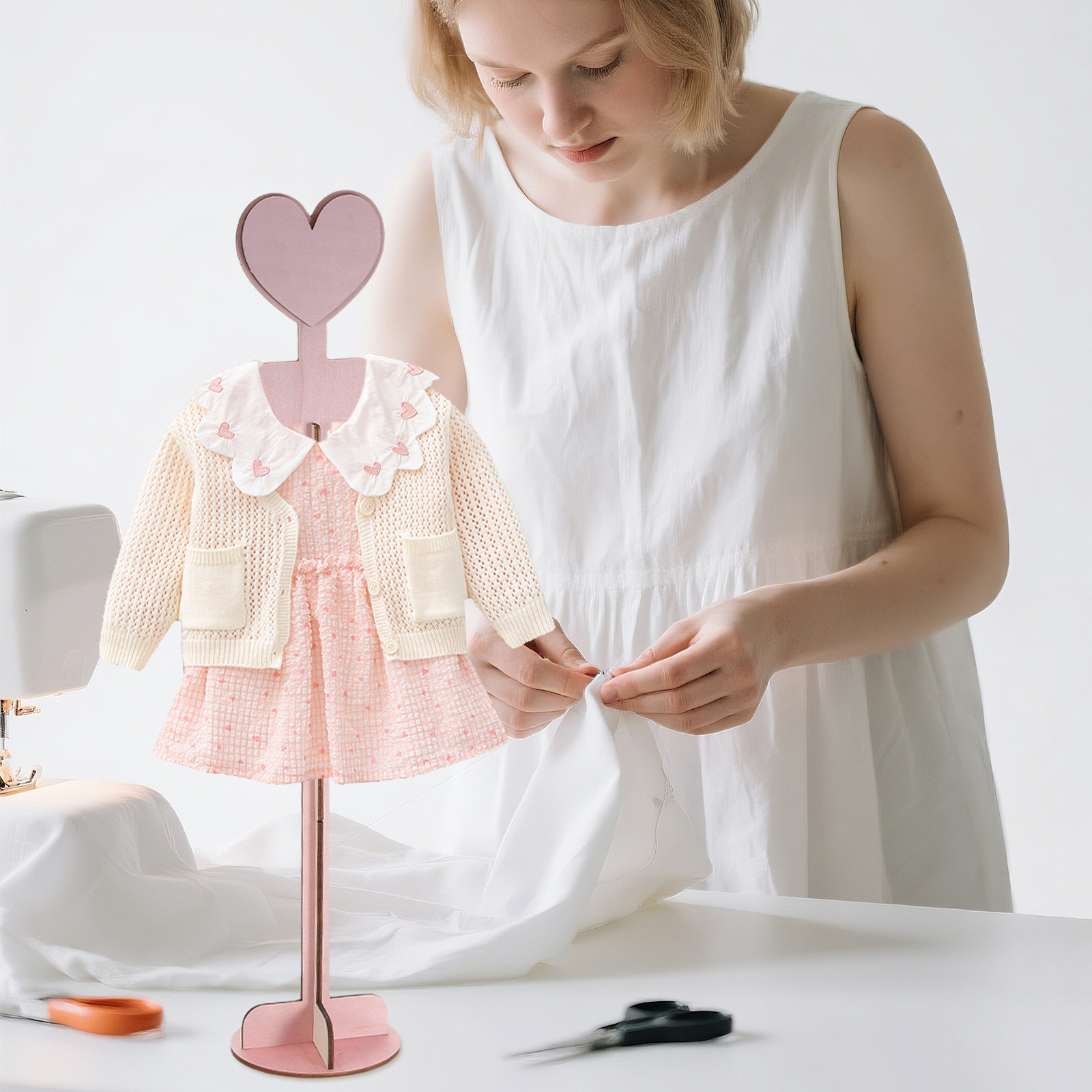 木製ベビー服ディスプレイスタンド（保育園・子供部屋用）- ミ - Baby Clothing Display Stand のレビューと価格